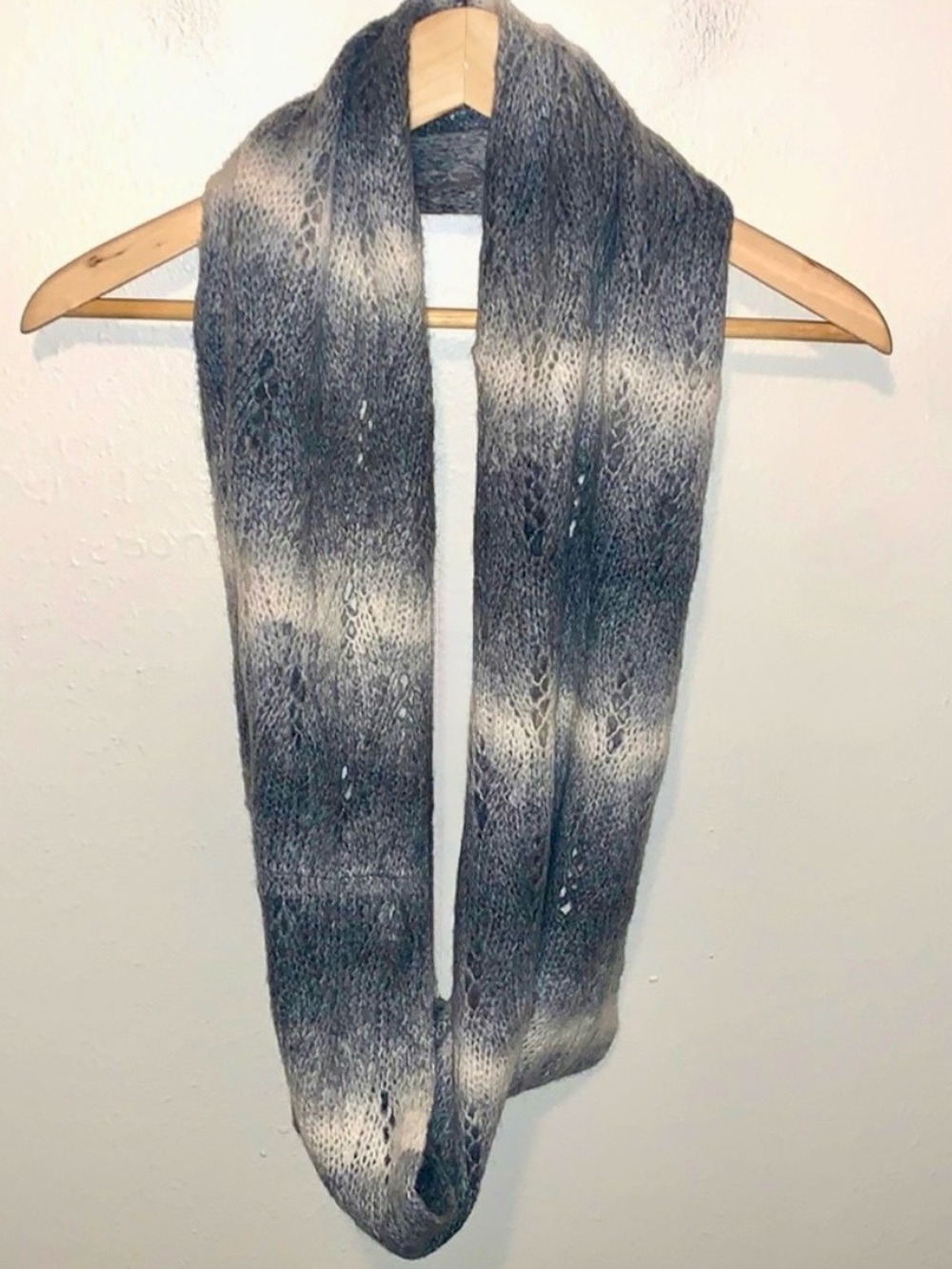 American Eagle Ombre Knit Infinity Scarf Gray Cream Soft